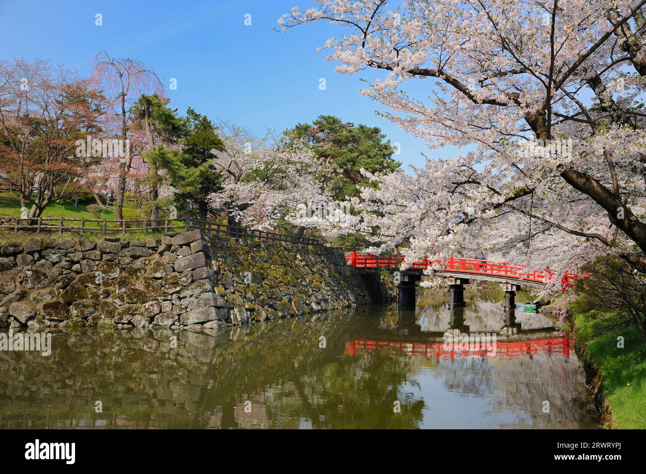 Takaoka-Brücke auf Hirosaki Castle Stockfoto