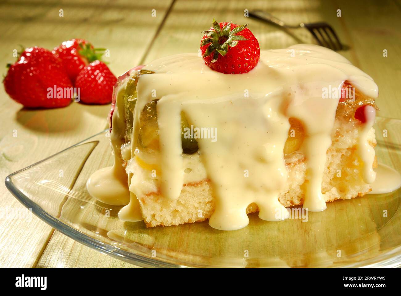Erdbeer und vanillepuddingkuchen -Fotos und -Bildmaterial in hoher ...
