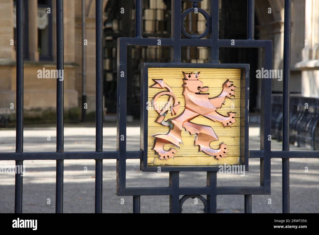 Tor mit Wappen zum Großherzoglichen Palast in Luxemburg Stockfoto