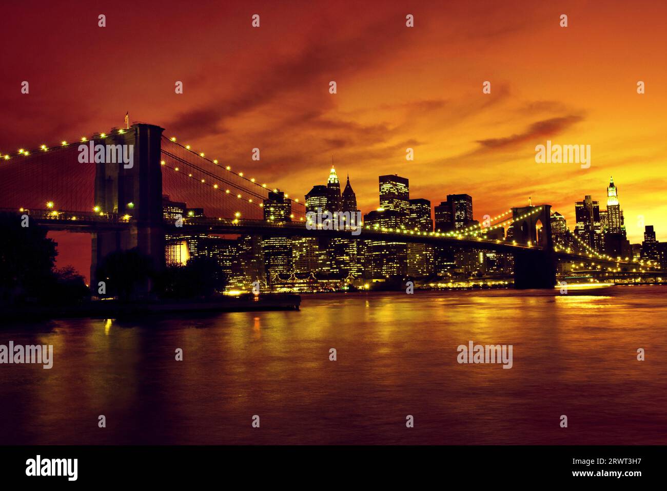 Brooklyn Bridge und Manhattan bei Sonnenuntergang, New York, Sepia-Ton Stockfoto