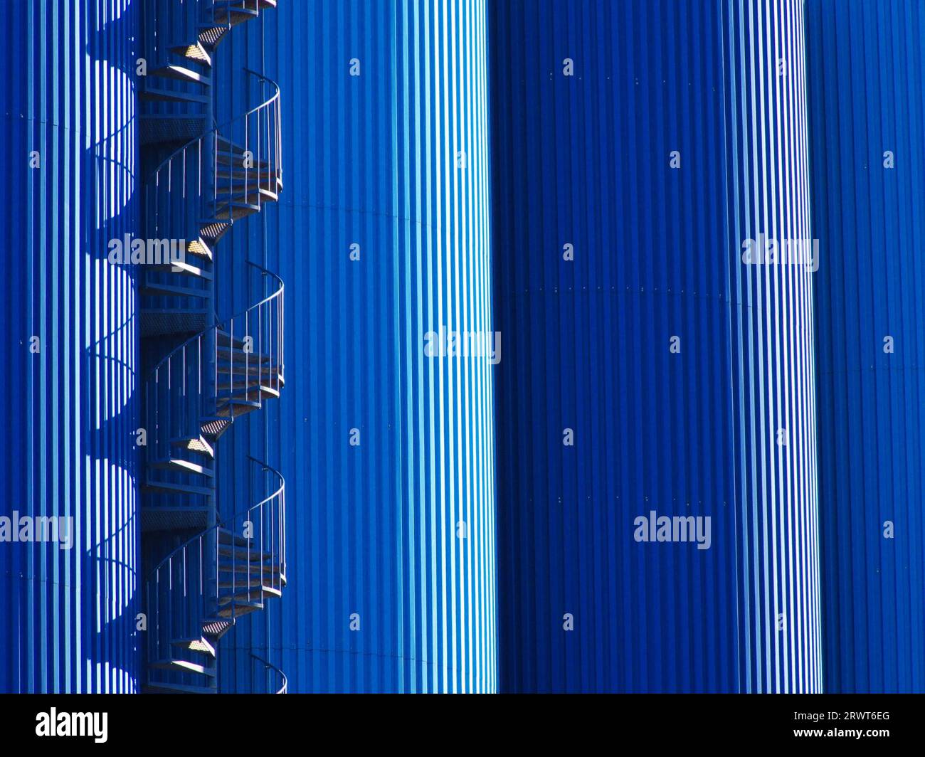 Blaues Silo Stockfoto