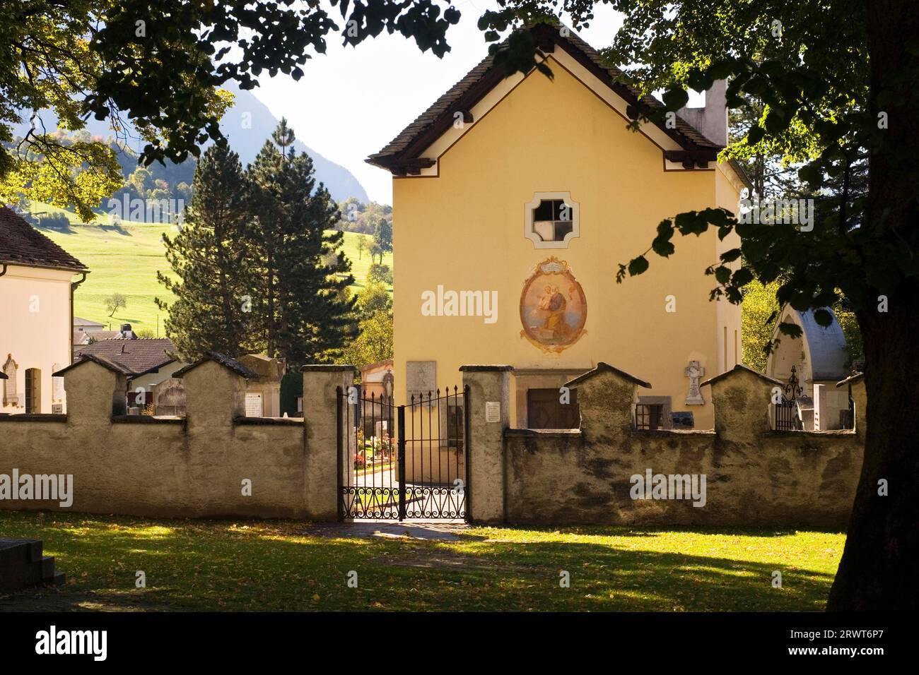 Der Freidhof von Olivone im Tessin, Schweiz Stockfoto