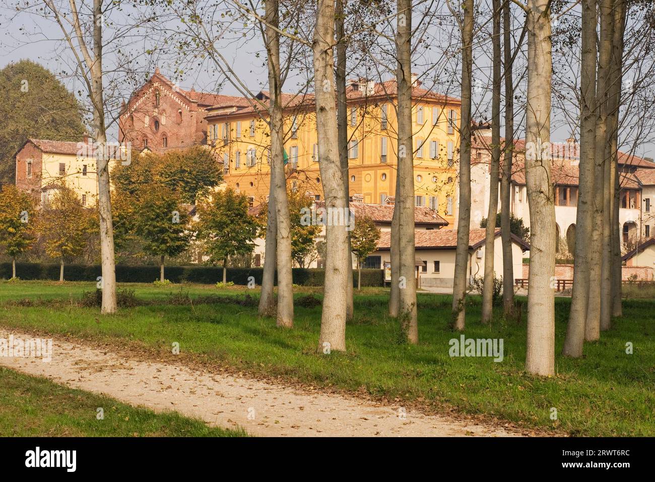 Das Zisterzienserkloster Morimondo, zwischen Abbiategrasso und Vigevano gelegen. Lombardei, Italien Stockfoto