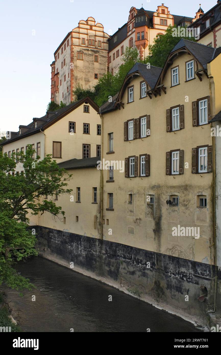 Das Barockschloss, Weilburgs und einige Häuser an der Lahn Stockfoto