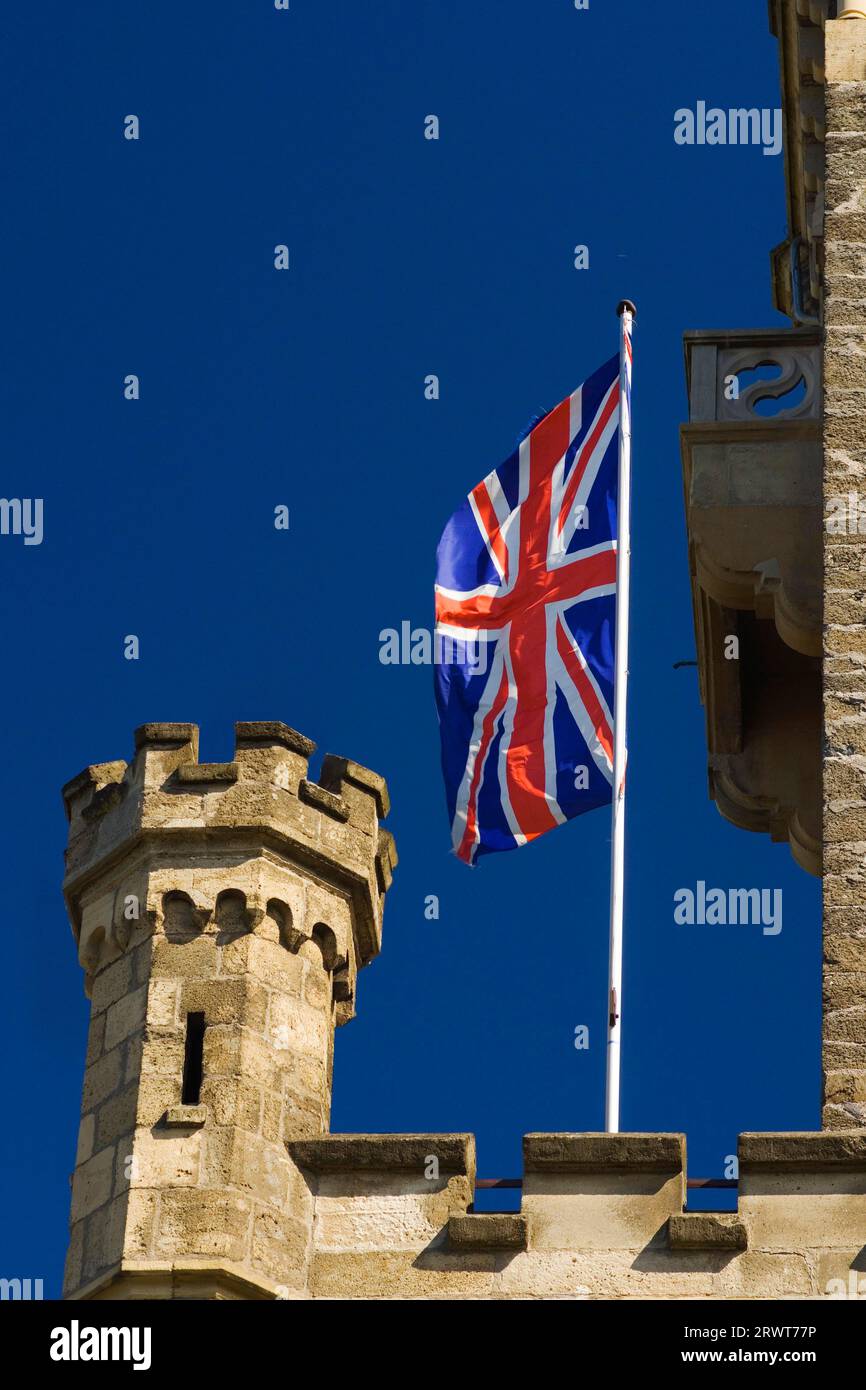 Britische Flagge beim Wilhelmsturm in Dillenburg, Hessen, Deutschland Flagge Großbritannien, Wilhelmsturm in Dillenburg, Hessen, Deutschland Stockfoto