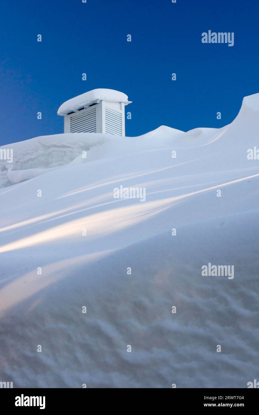 Eine Wettermessstation im Winter Stockfoto