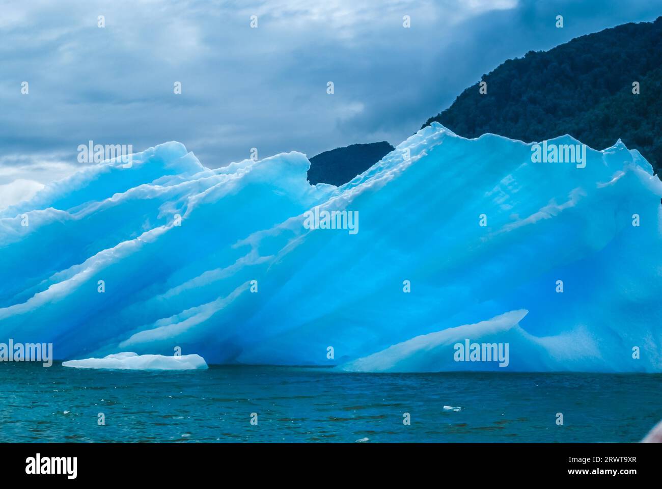 Foto der Lagune San Rafael, die durch den Rückzug des Gletschers in Chile entstanden ist Stockfoto