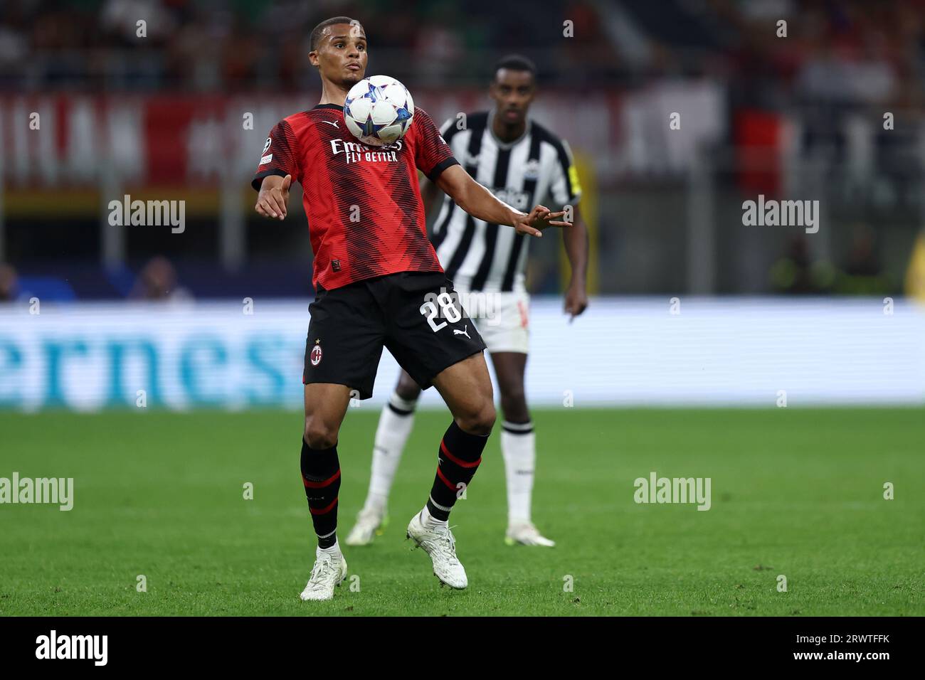 Malick Thiaw vom AC Mailand in Aktion während des UEFA Champions League-Fußballspiels zwischen AC Mailand und Newcastle United FC im Stadio Giuseppe Meazza am 19. September 2023 in Mailand. Stockfoto