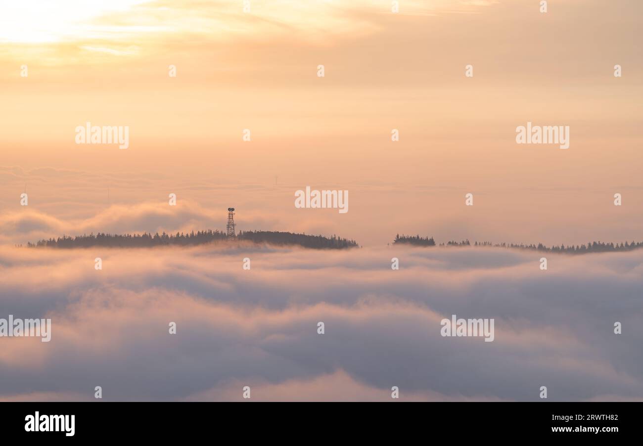 Panoramaaufnahme der Landschaft im Vulkan Eifel, Rheinland-Pfalz, Deutschland Stockfoto