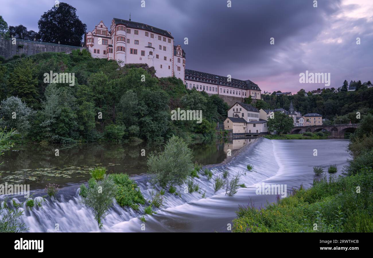 Panoramasicht von historischen Gebäuden Weilburgs in der Nähe der Lahn; Hessen; Deutschland Stockfoto