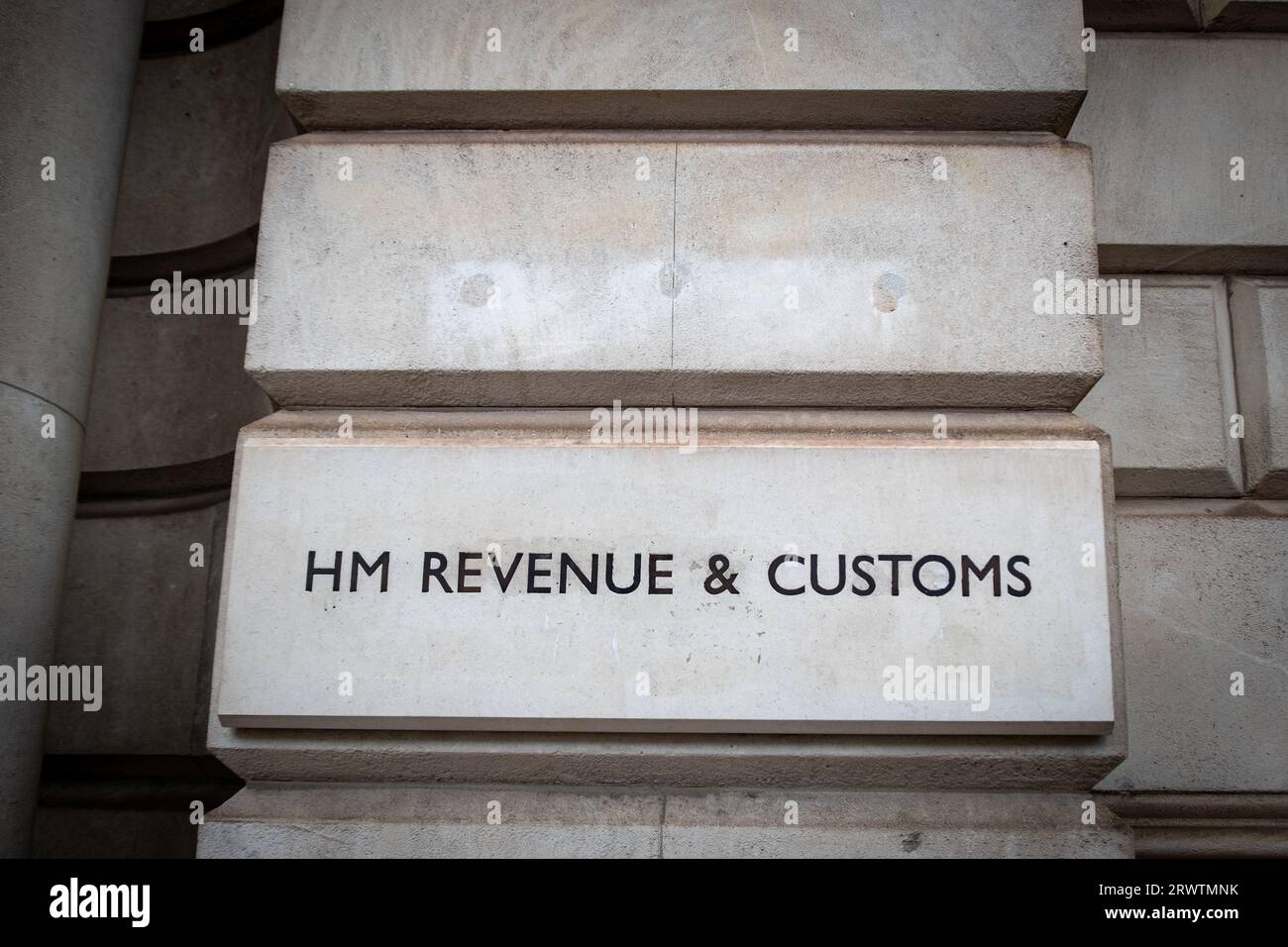 LONDON – 18. SEPTEMBER 2023: HM Revenue and Customs Building on Whitehall, UK Government Department Stockfoto