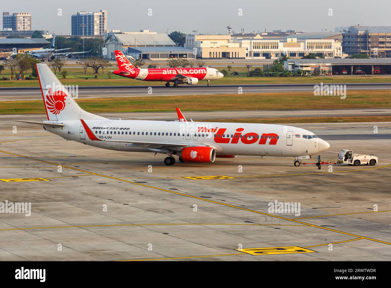 Bangkok, Thailand - 14. Februar 2023: Thai Lion Air Boeing 737-800 Flugzeug am Bangkok Don Mueang Flughafen in Thailand. Stockfoto