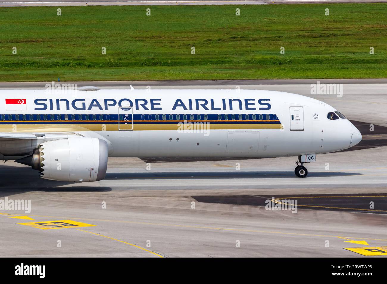 Changi, Singapur - 3. Februar 2023: Boeing 787-10 Dreamliner von Singapore Airlines am Flughafen Changi in Singapur. Stockfoto