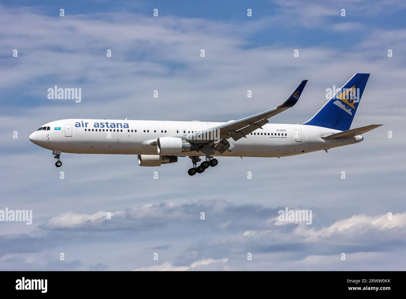 Frankfurt, Deutschland - 18. Juli 2023: Air Astana Boeing 767-300ER am Flughafen Frankfurt (FRA) in Deutschland. Stockfoto