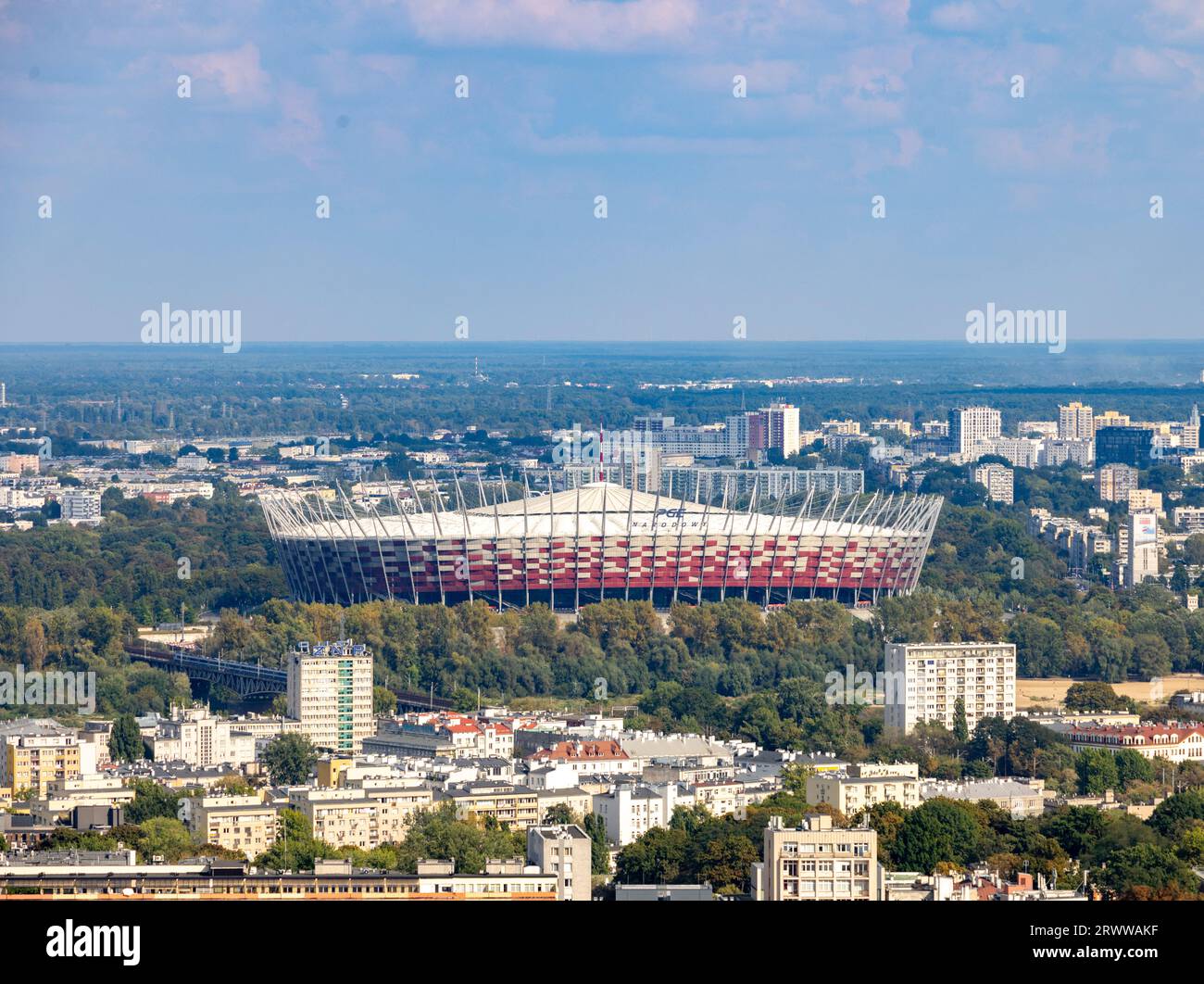 Blick auf die Stadt mit Stadion Narodowy im. Kazimierza Górskiego (deutsch: Nationalstadion Kazimierz Górski, Warschau, Polen Stockfoto