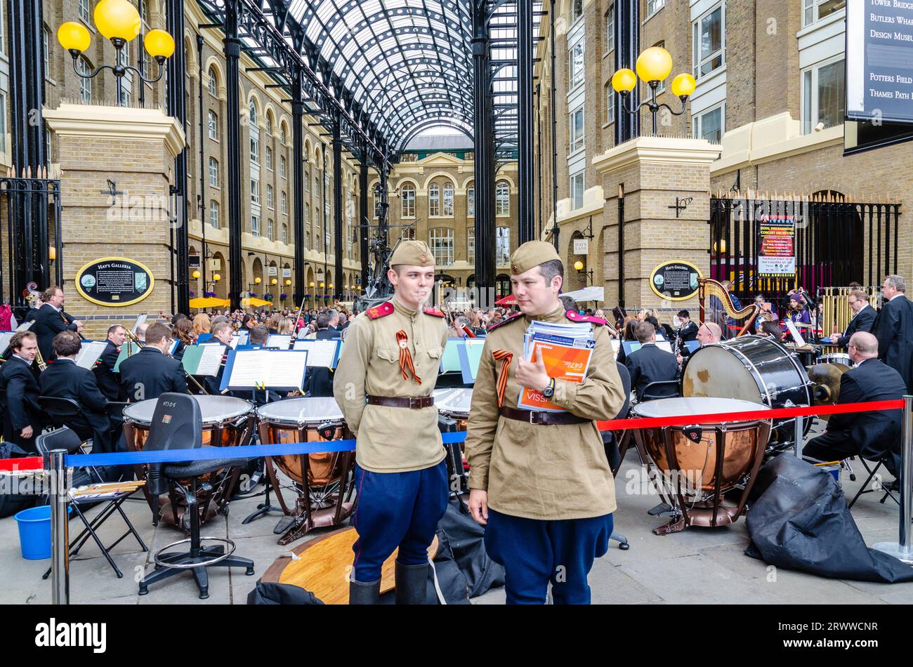 Victory Day London Event in Hay's Galleria, London, Großbritannien. Zum Gedenken an den sowjetischen Sieg über Nazi-Deutschland am 9. Mai jedes Jahres. Royal Philharmonic Stockfoto