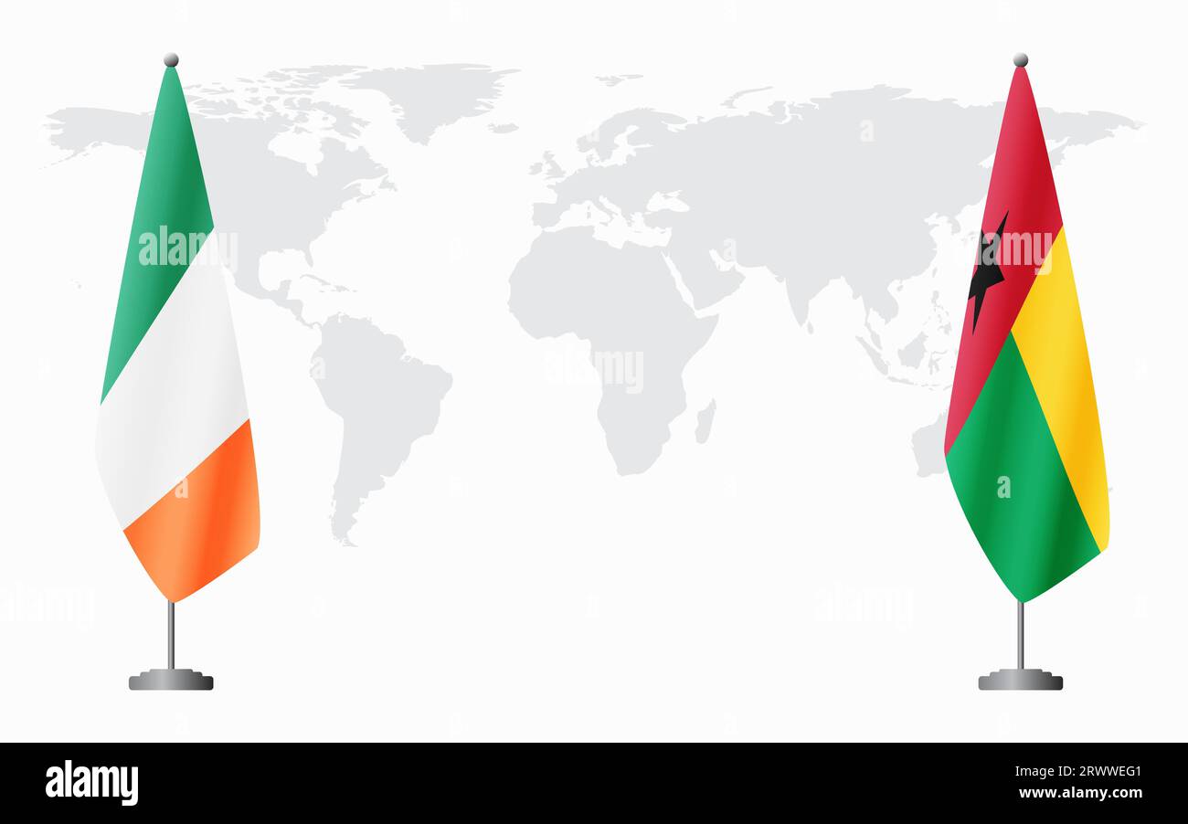 Irland und Guinea-Bissau Flaggen für offizielles Treffen vor dem Hintergrund der Weltkarte. Stock Vektor