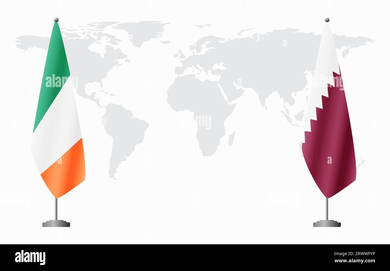 Irland und Katar Flaggen für offizielles Treffen vor dem Hintergrund der Weltkarte. Stock Vektor
