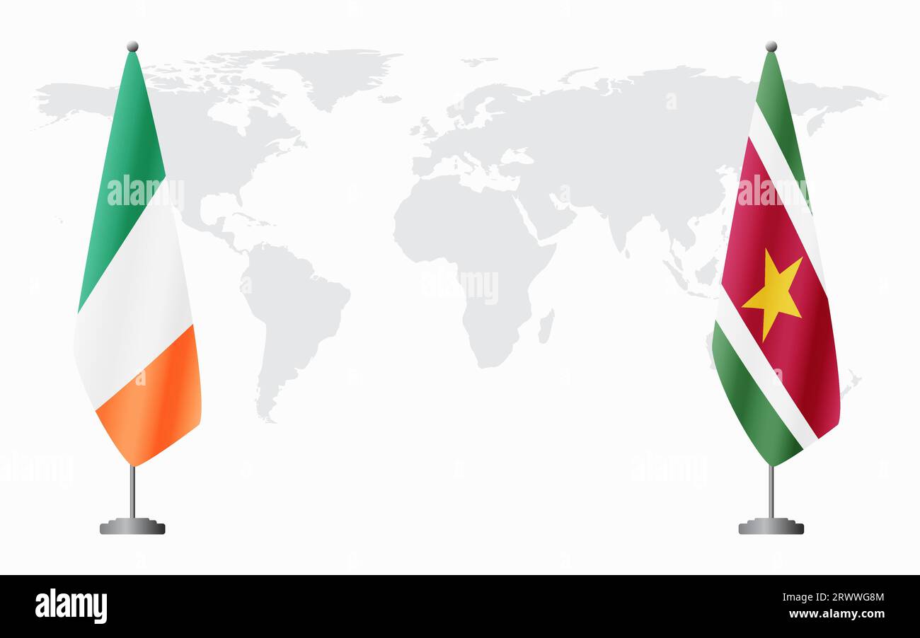 Irland und Suriname Flaggen für offizielles Treffen vor dem Hintergrund der Weltkarte. Stock Vektor