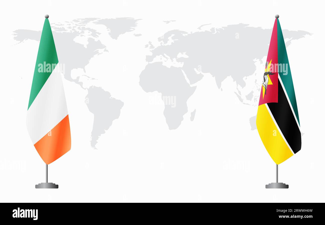 Irland und Mosambik Flaggen für offizielles Treffen vor dem Hintergrund der Weltkarte. Stock Vektor