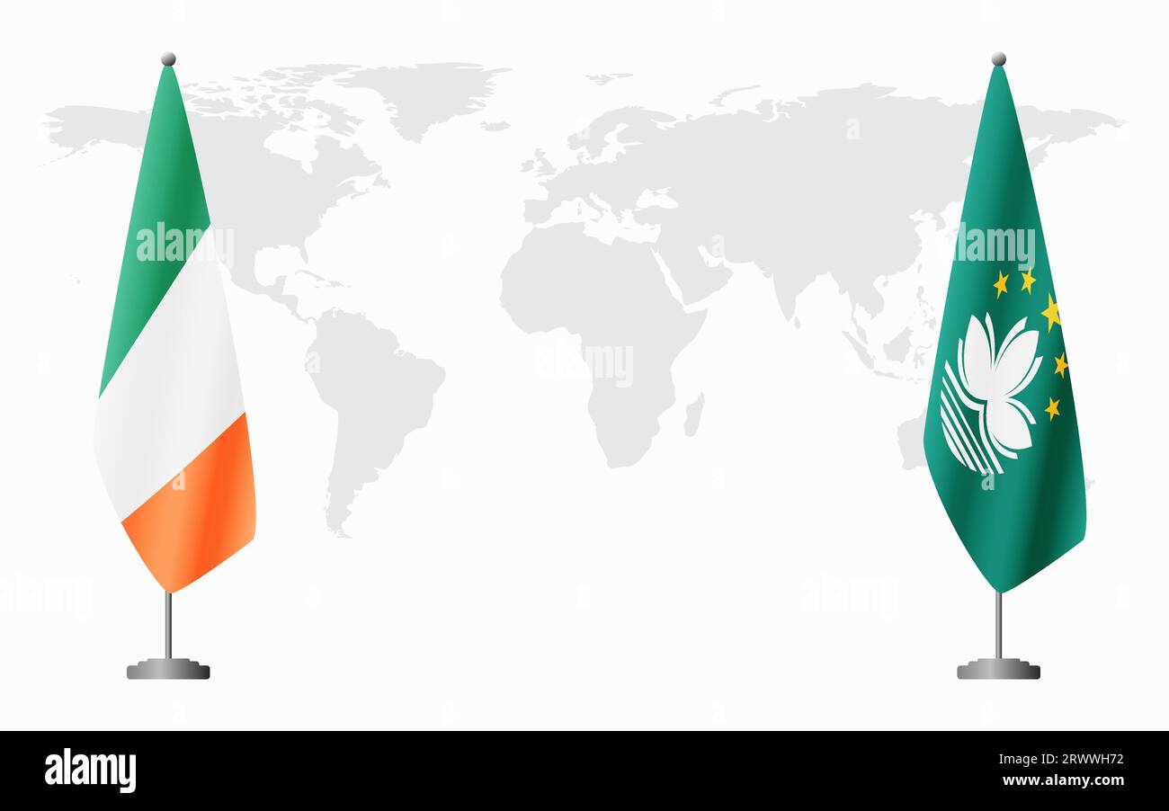 Irland und Macau Flaggen für offizielles Treffen vor dem Hintergrund der Weltkarte. Stock Vektor