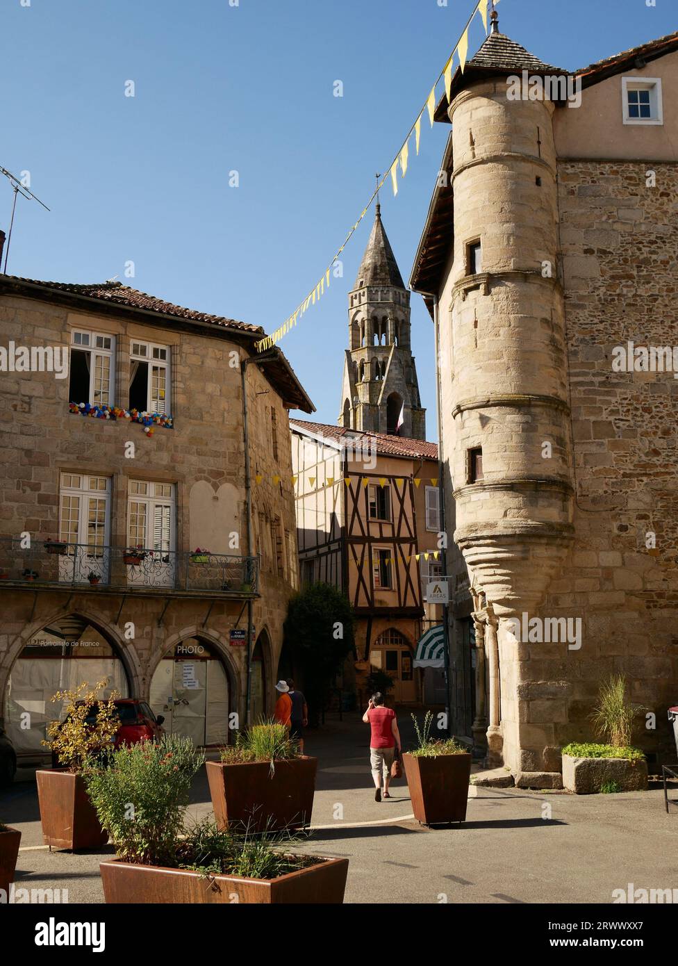 Blick vom Place de la République in Saint-Léonard-de-Noblat, Haute-Vienne, Frankreich Stockfoto