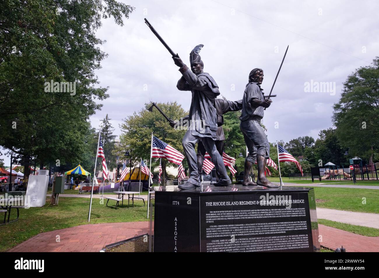 Ein Denkmal für die vielfältige Gruppe von Kämpfern, die die Schlacht von Pines Bridge kämpften. Die Einheit enthielt Weiße, Schwarze und indigene Kämpfer, eine erste. Stockfoto
