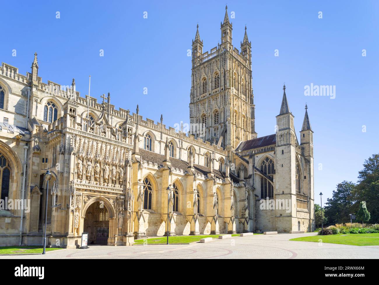 Gloucester Cathedral oder Cathedral Church of St Peter and the Holy and Unteilbare Trinity Gloucester Gloucestershire England Großbritannien Europa Stockfoto
