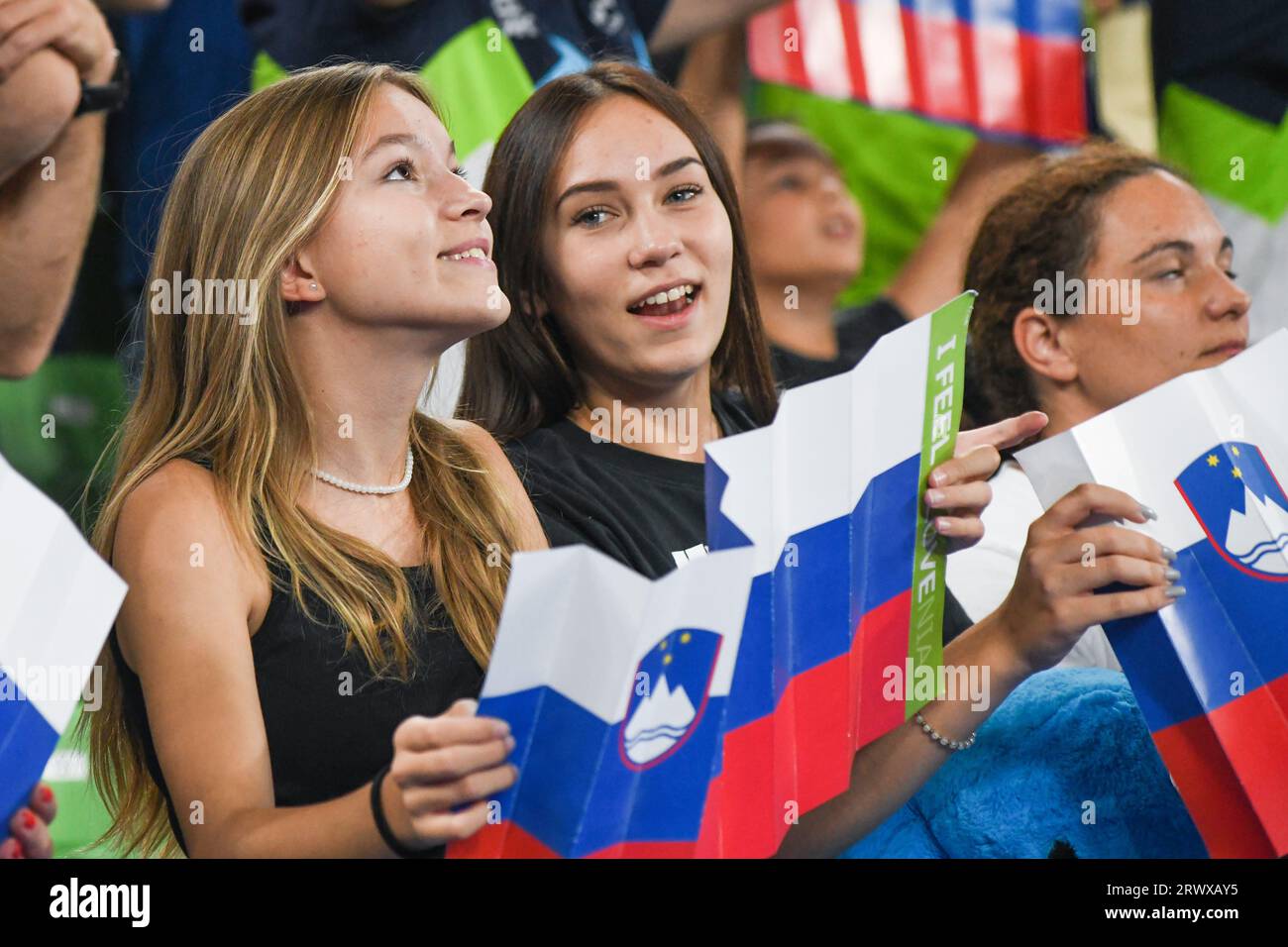 Slowenische Fans bei der Volleyball-Weltmeisterschaft 2022. Arena Stozice, Ljubljana Stockfoto