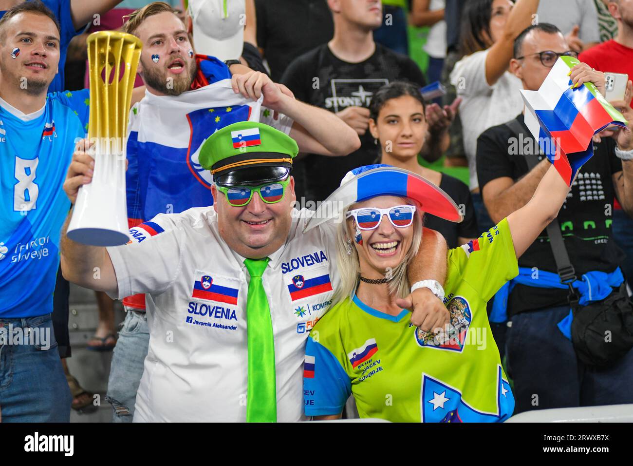 Slowenische Fans bei der Volleyball-Weltmeisterschaft 2022. Arena Stozice, Ljubljana Stockfoto