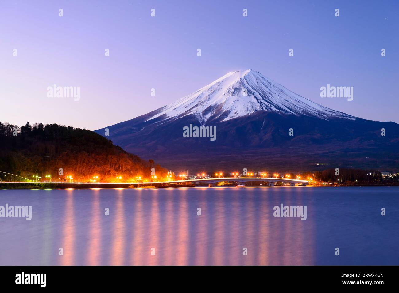 Yamanashi Mt. Fuji von Kawaguchiko bei Tagesanbruch Stockfoto