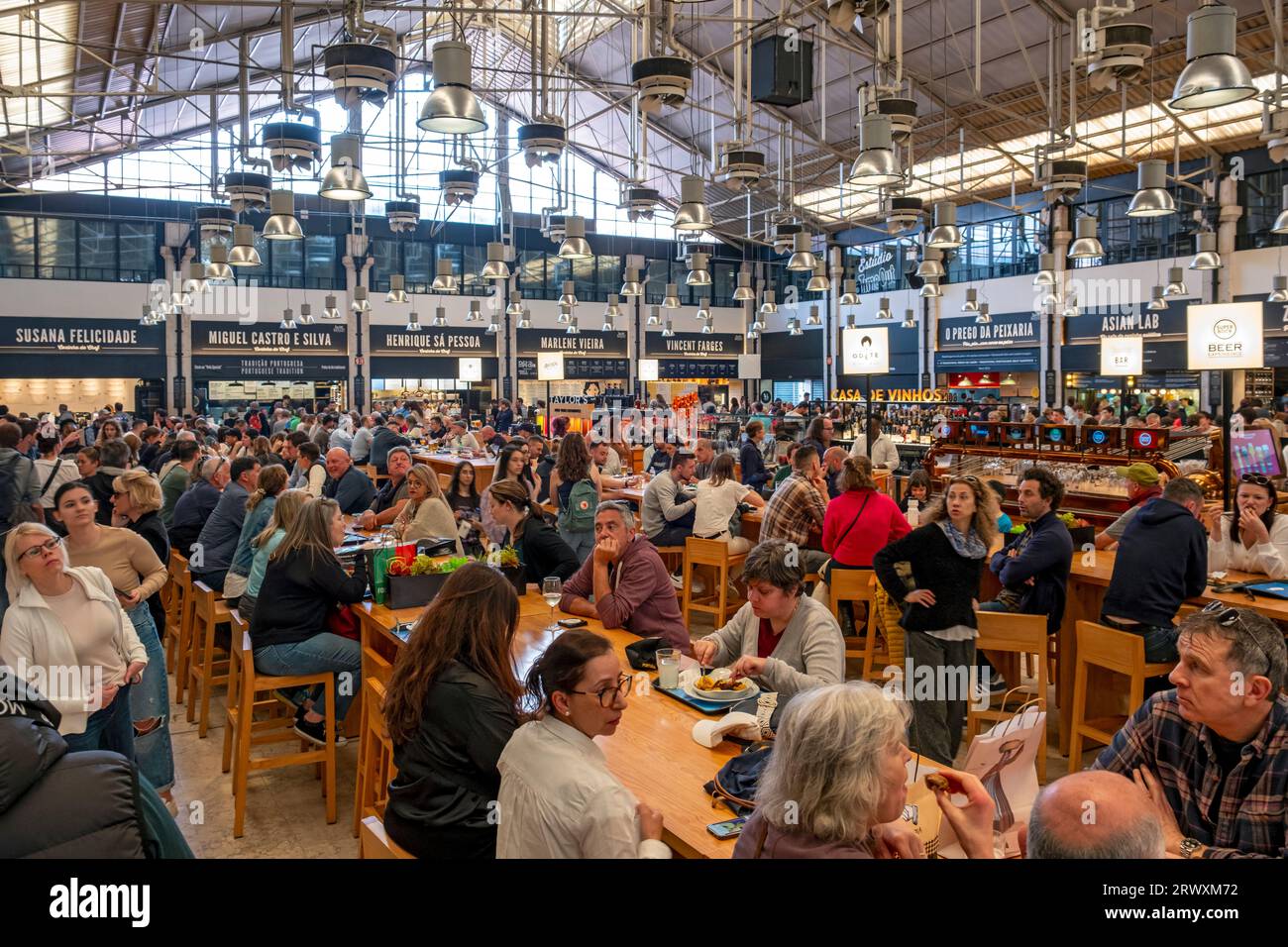 Time Out Essen Markthalle Mercado da Ribeira, Lissabon, Portugal Stockfoto