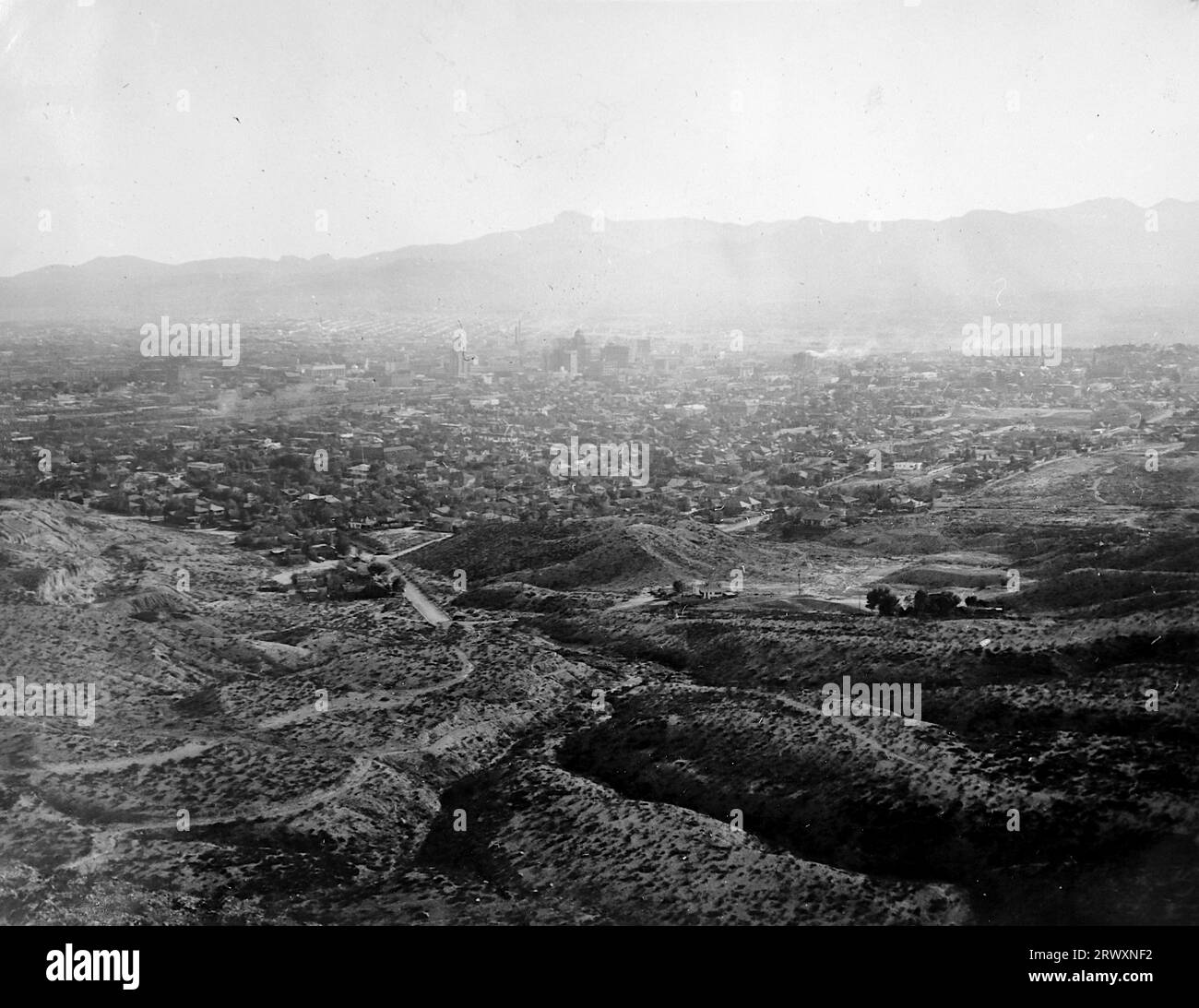 Blick auf El Paso vom Camp aus. Seltenes Foto: Aus einer Sammlung eines unbekannten britischen Soldaten über die No. 1 Composite Demonstration, AA Battery, Tour durch die USA, vom 11. Juli 1943. Dies ist eines von mehr als hundert Bildern in der Sammlung, die im Durchschnitt etwa 4 x 3 Zoll groß waren. Stockfoto