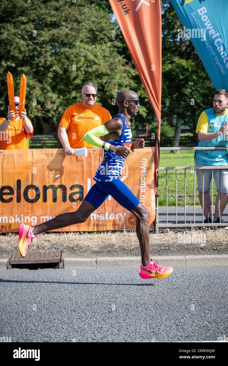 Sir Mo Farrah belegte den vierten Platz in seinem letzten Wettkampfrennen beim Great North Run 2023 Stockfoto