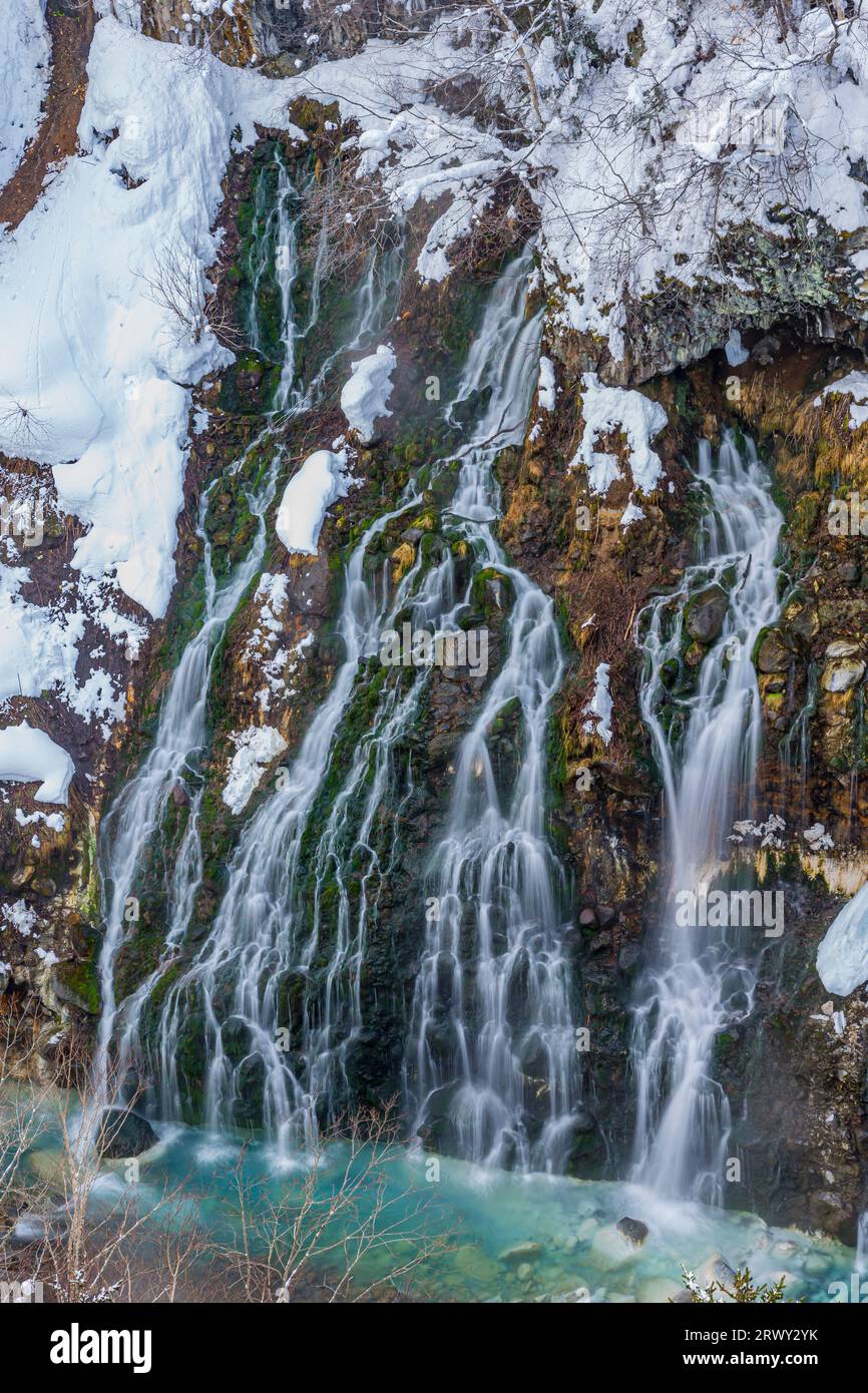 Shirahige Wasserfälle: Wunderschöne Wasserfälle und Eisfälle im harten Winter Stockfoto