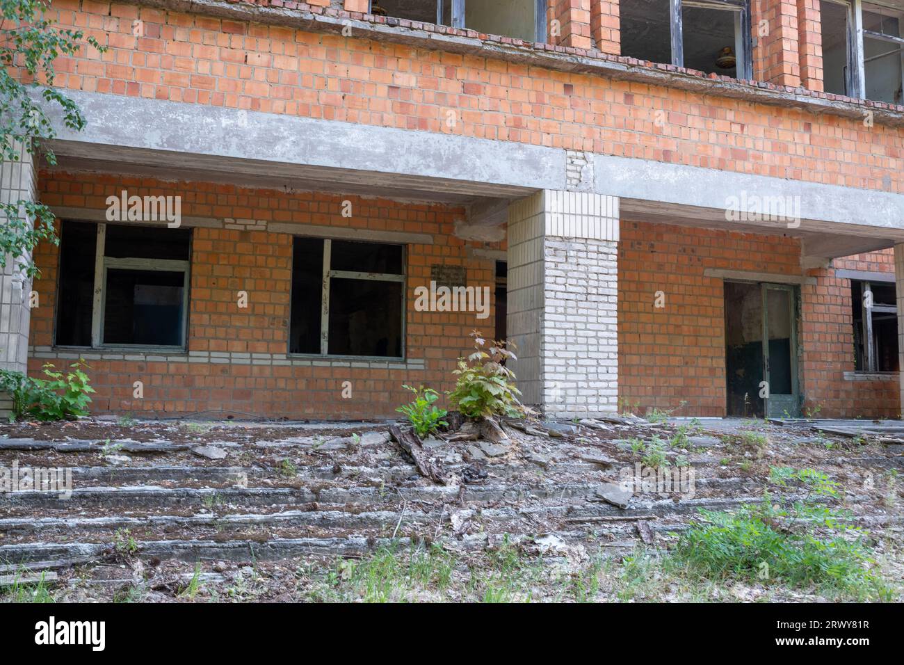Ein verlassenes Schulgebäude aus der radioaktiven Sperrzone von Belarus Stockfoto