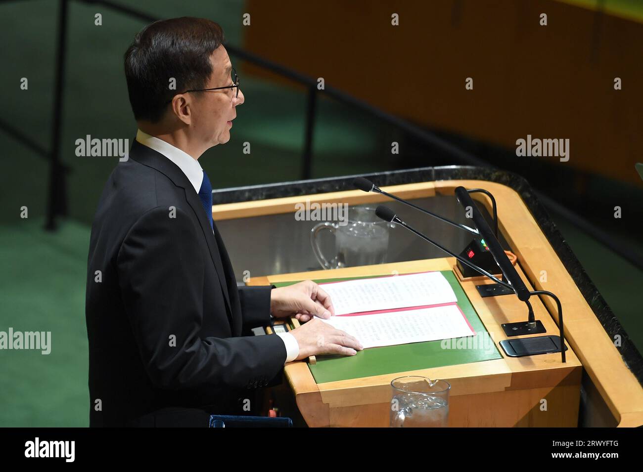 New York, USA. September 2023. Han Zheng, Vizepräsident Chinas, spricht vor der 78. Tagung der Generalversammlung der Vereinten Nationen (UNGA), Sitz der Vereinten Nationen, NY, 21. September 2023. (Foto: Anthony Behar/SIPA USA) Credit: SIPA USA/Alamy Live News Stockfoto