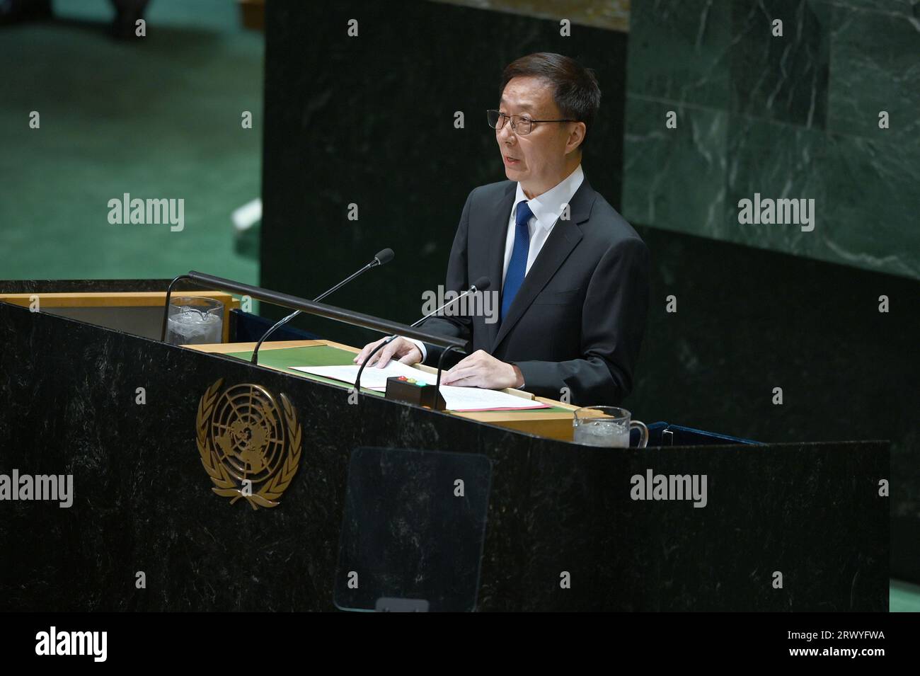 New York, USA. September 2023. Han Zheng, Vizepräsident Chinas, spricht vor der 78. Tagung der Generalversammlung der Vereinten Nationen (UNGA), Sitz der Vereinten Nationen, NY, 21. September 2023. (Foto: Anthony Behar/SIPA USA) Credit: SIPA USA/Alamy Live News Stockfoto