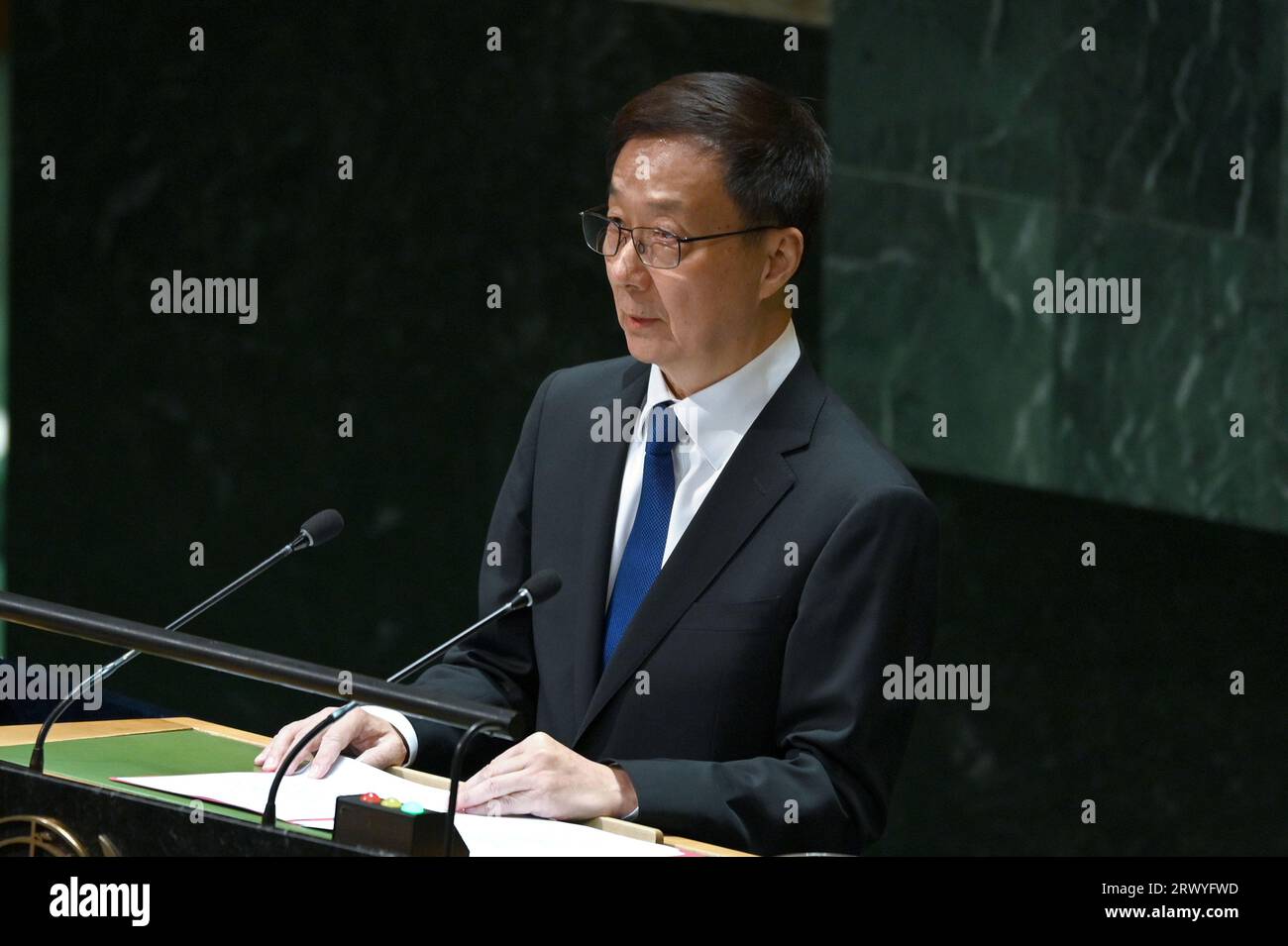 New York, USA. September 2023. Han Zheng, Vizepräsident Chinas, spricht vor der 78. Tagung der Generalversammlung der Vereinten Nationen (UNGA), Sitz der Vereinten Nationen, NY, 21. September 2023. (Foto: Anthony Behar/SIPA USA) Credit: SIPA USA/Alamy Live News Stockfoto