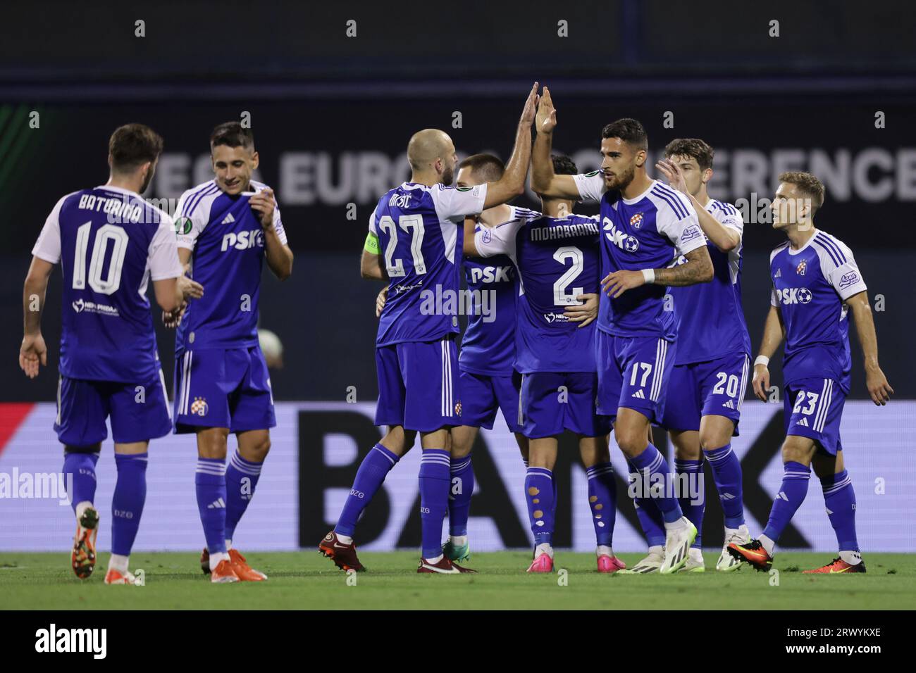 Zagreb, Kroatien. September 2023. Die Spieler von Dinamo zagreb feiern beim UEFA Europa Conference League Gruppe C-Spiel zwischen Dinamo Zagreb und Astana im Stadion Maksimir am 21. September 2023 in Zagreb, Kroatien. Foto: Luka Stanzl/PIXSELL Credit: Pixsell/Alamy Live News Stockfoto
