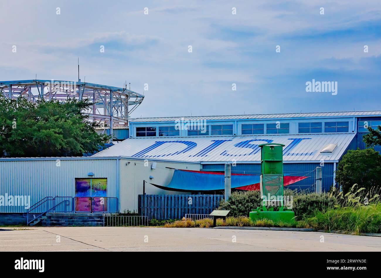 Das Alabama Aquarium (ehemals Estuarium) und das Dauphin Island Sea Lab sind am 15. August 2023 auf Dauphin Island, Alabama, abgebildet. Stockfoto