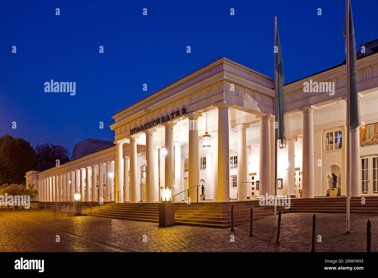 Hessisches Staatstheater am Abend, Deutschland, Hessen, Wiesbaden Stockfoto