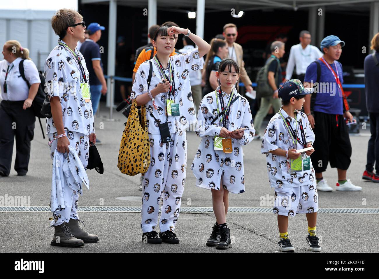 Suzuka, Japan. September 2023. Paddock-Atmosphäre - Fans. Formel-1-Weltmeisterschaft, Rd 17, Grand Prix von Japan, Freitag, 22. September 2023. Suzuka, Japan. Quelle: James Moy/Alamy Live News Stockfoto
