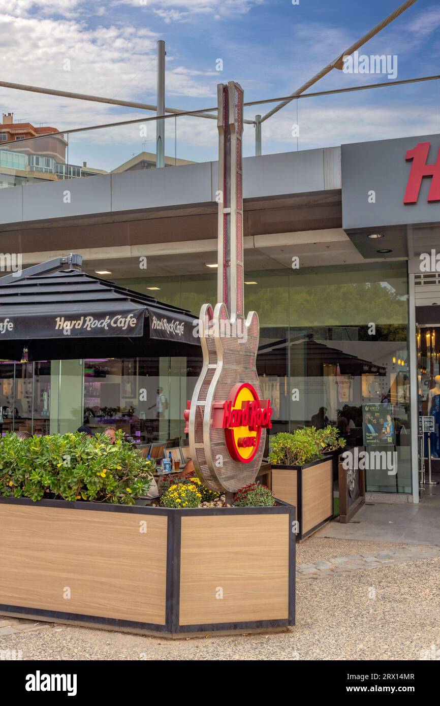 Hard Rock Café Restaurant in Malaga am Paseo de la Farola. Berühmte multinationale Kette von Themenrestaurants, Souvenirläden, Kasinos und Museen. Stockfoto