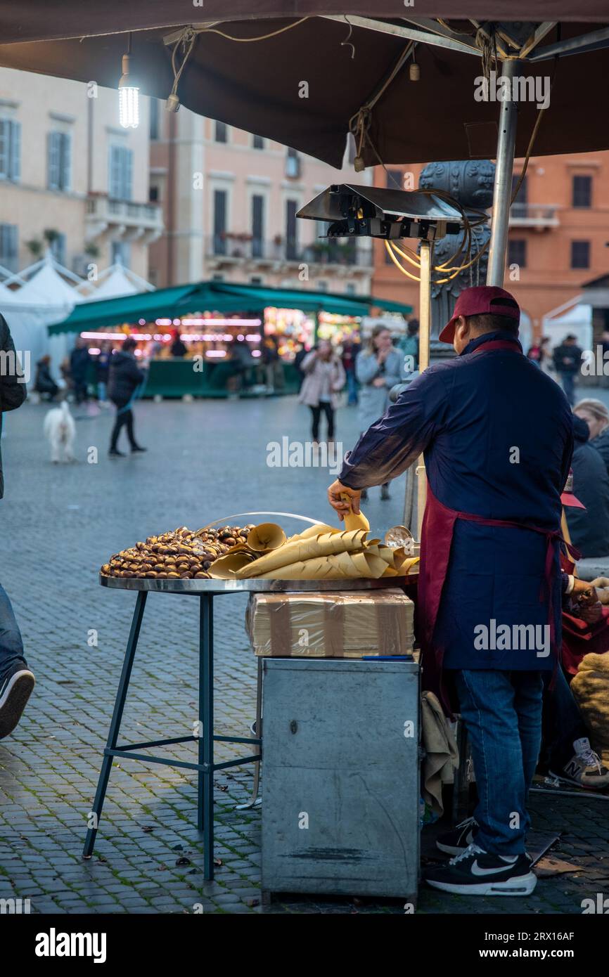5. Dezember 2022 in Rom, Italien: Weihnachtsmarkt auf der Piazza Navona Stockfoto