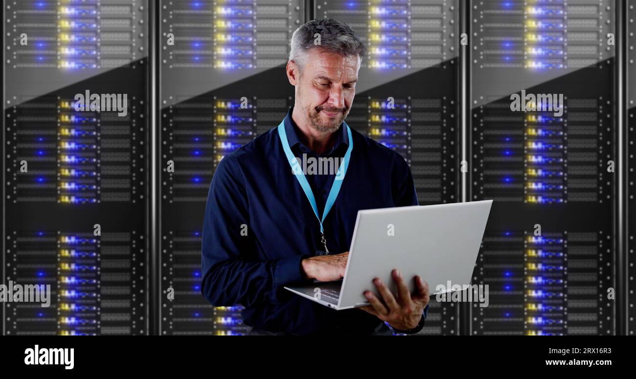 Service Engineer Für Rechenzentren. Internet-Computing-System Stockfoto