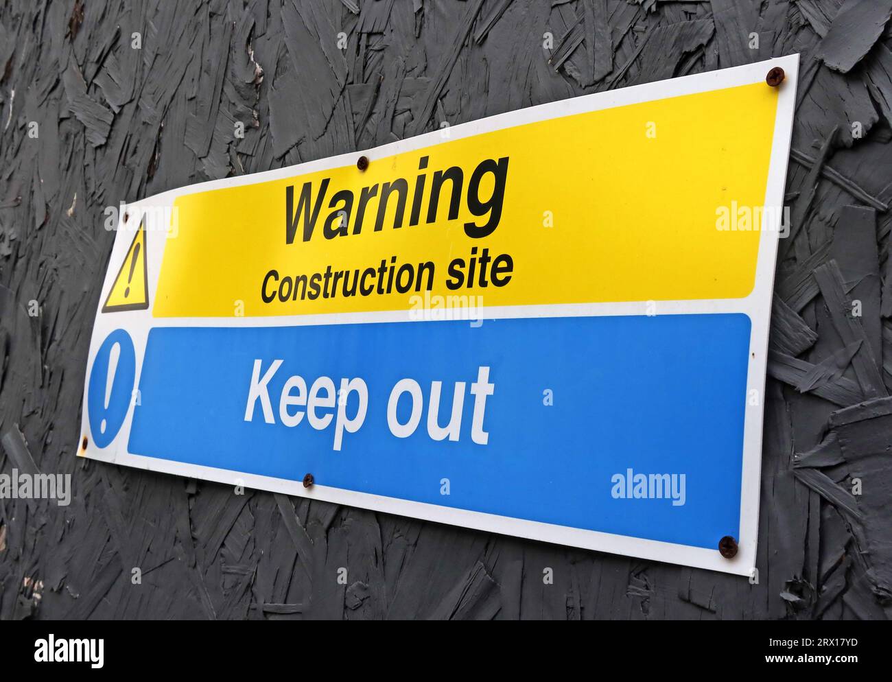 Warnung, das ist eine Baustelle, halten Sie Ausschilderung, Warrington, Cheshire, England, UK, WA4 Stockfoto