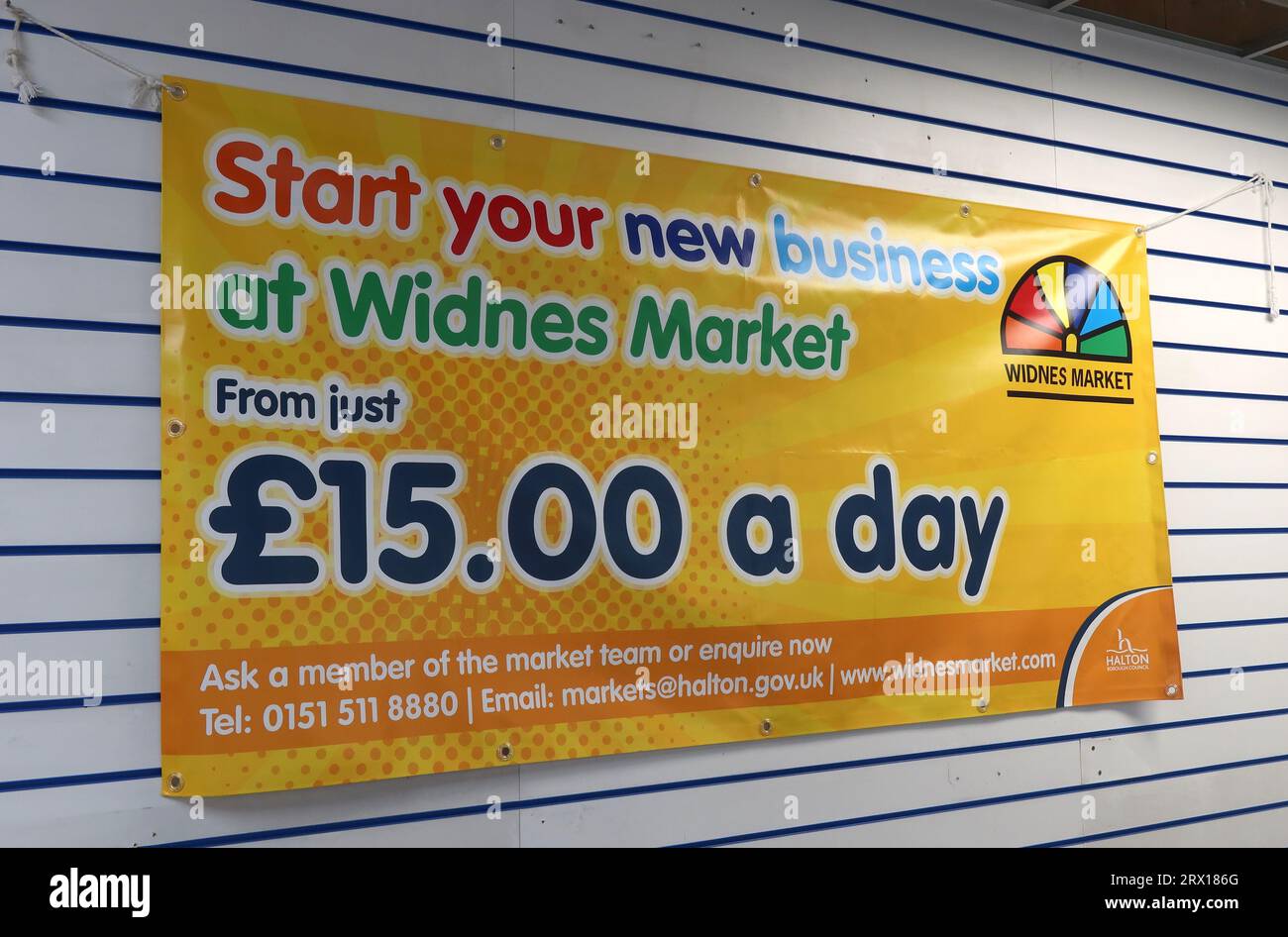 Werbung für den Indoor Market, Bradley Way, Widnes, Halton, Cheshire, ENGLAND, GROSSBRITANNIEN, WA8 6 Stockfoto