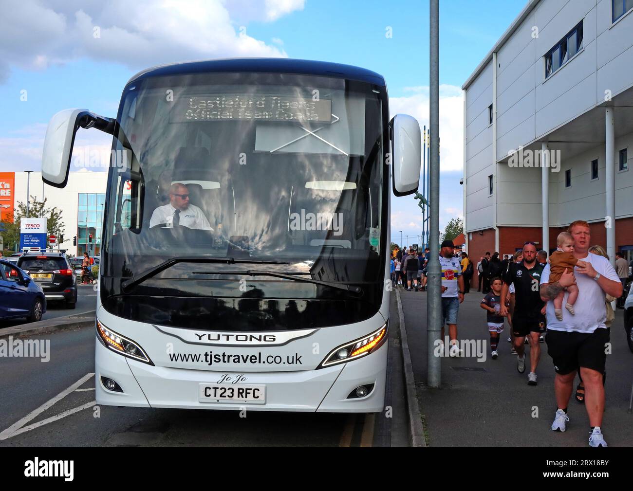 Castleton Tigers (Castleford Rugby League Football Club Ltd), Mannschaftstrainer im Halliwell Jones Stadium, Mike Gregory Way, Warrington WA2 7 Stockfoto