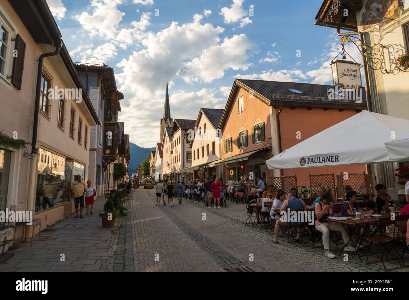 Die Stadt Partenkirchen in Bayern im Sommer Stockfoto